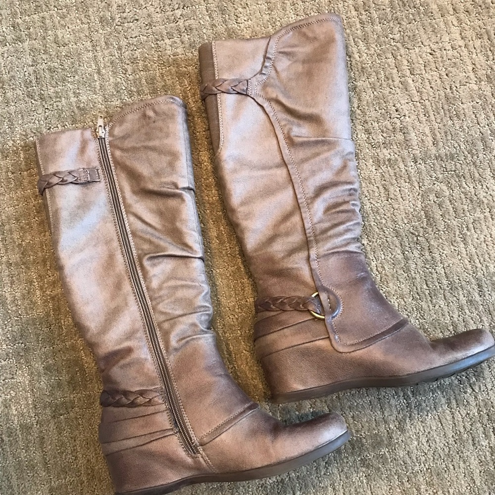 Bare Traps wedge boot 8.5
